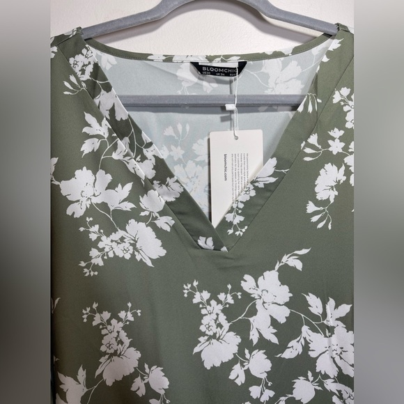 NWT BloomChic Floral Print Short Sleeve V
Neck Midi Dress Size 30 - Picture 3 of 7